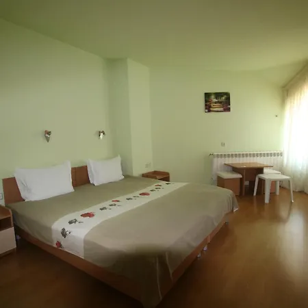 Kiwi Guest house Golden Sands